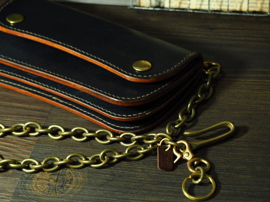 多脂革サドル】トラッカーウォレットtype2 ブラック丘染め | Leather