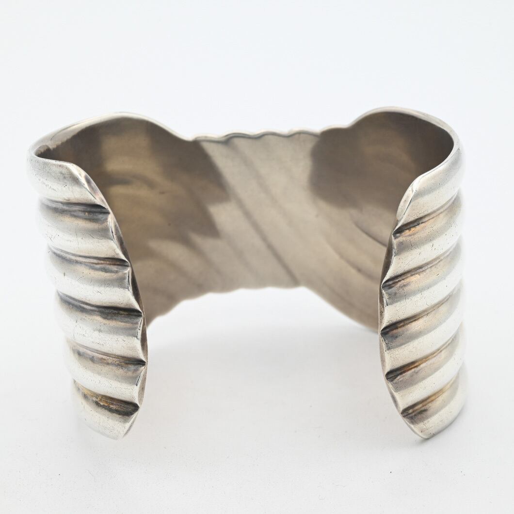 Modern Elegant Bangle By Los Ballesteros / Mexico | DÉMODÉ-Vintage