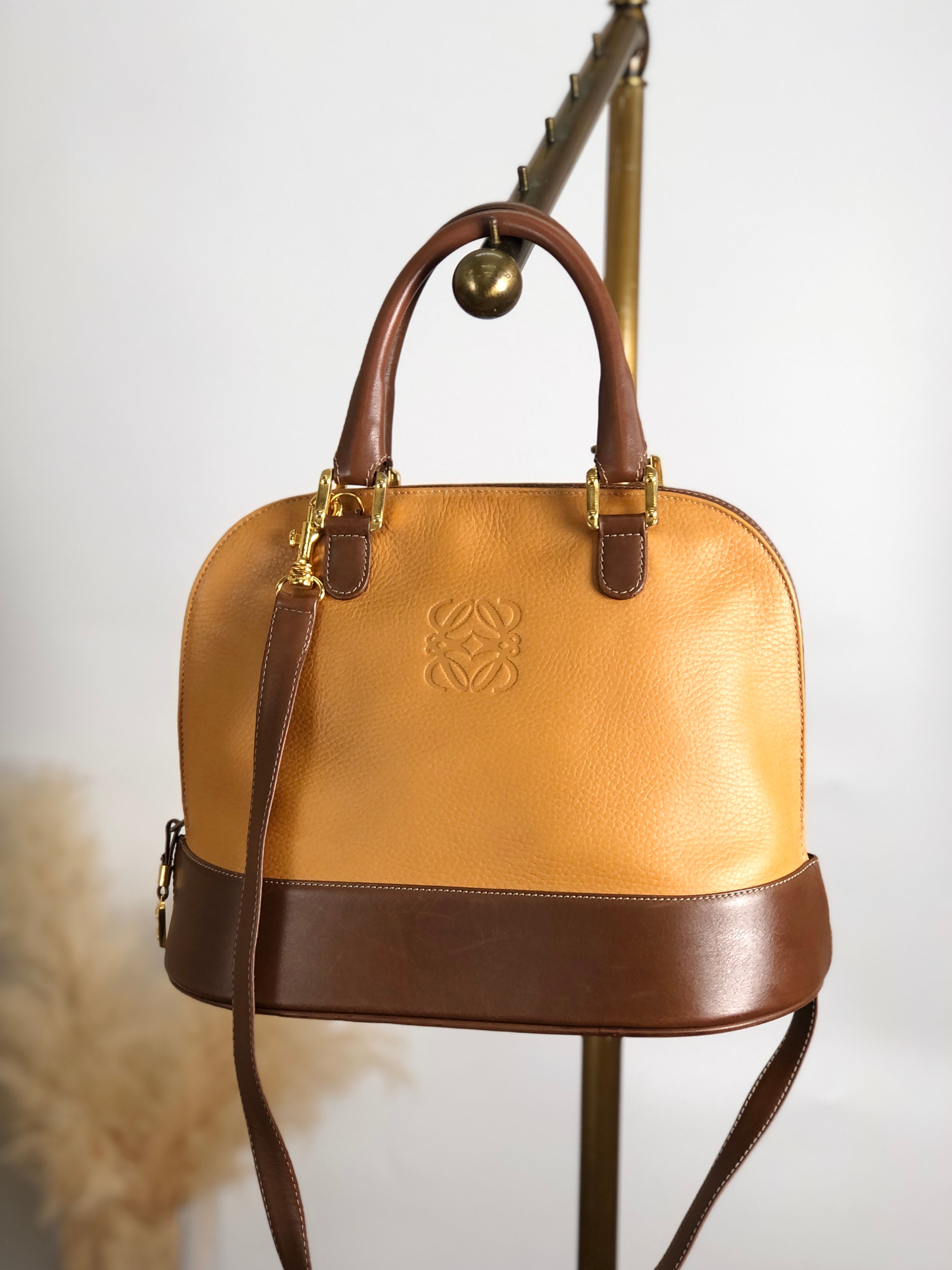 LOEWE ロエベ ショルダーバッグ ブラウン キャメル アナグラム レザー