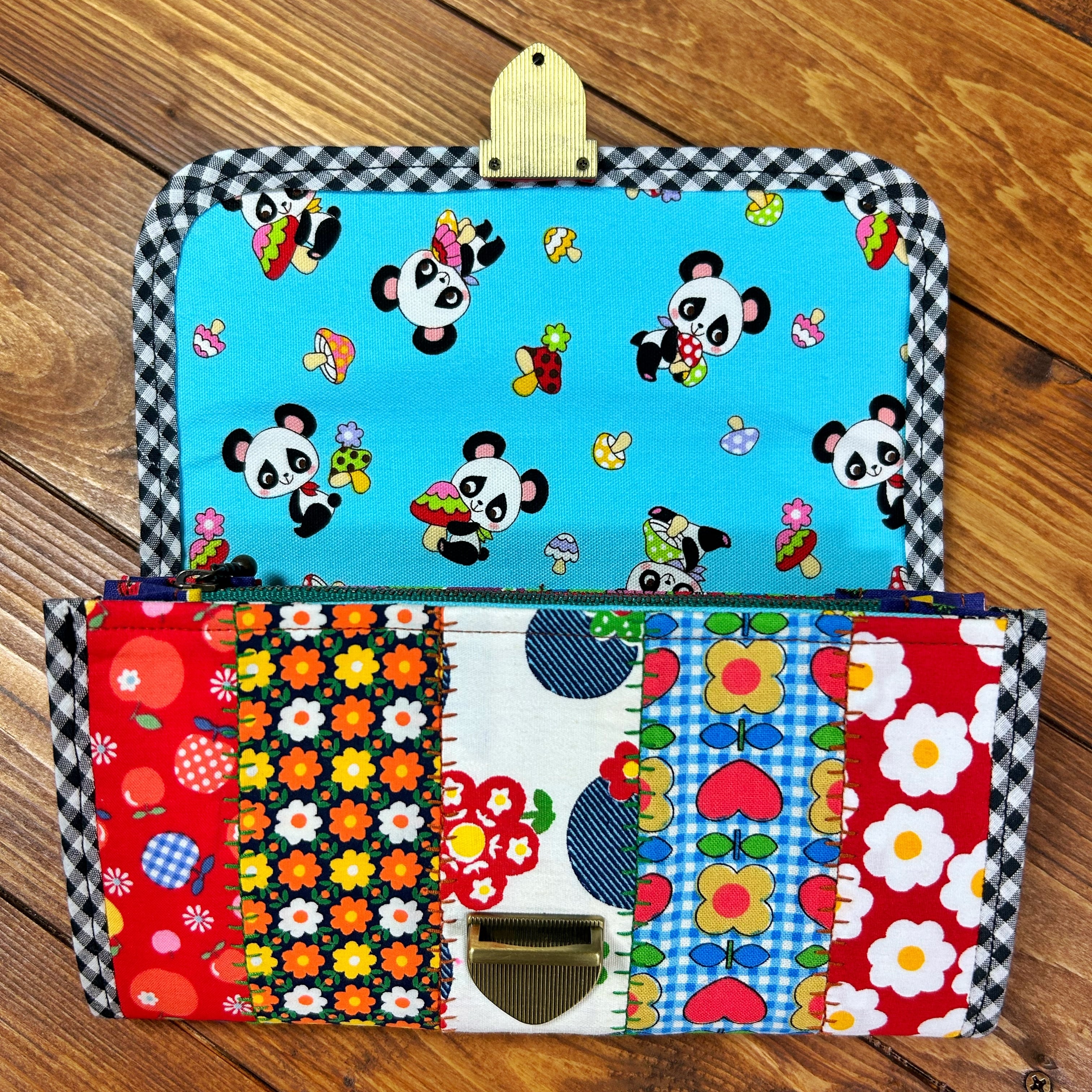 昭和レトロ ポップ 生地 長財布 どこで買ったの？と聞かれちゃうレトロ