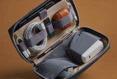 Travel Folio | レザーを使用したファスナー開閉の旅行用パスポート