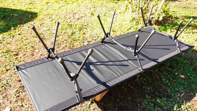 ブルックリン アウトドア カンパニーの2WAYコットは「ハリのある寝心地