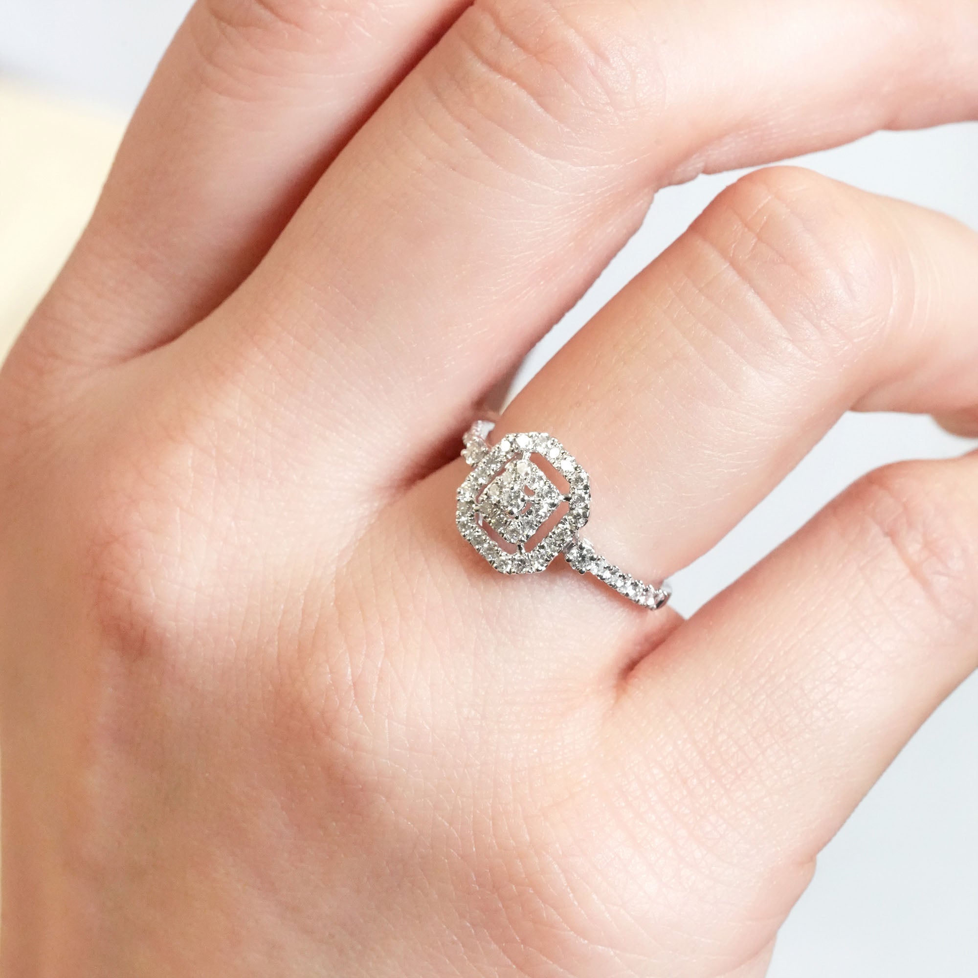 オクタゴン ダイヤモンドリング – K18WG、0.50カラット