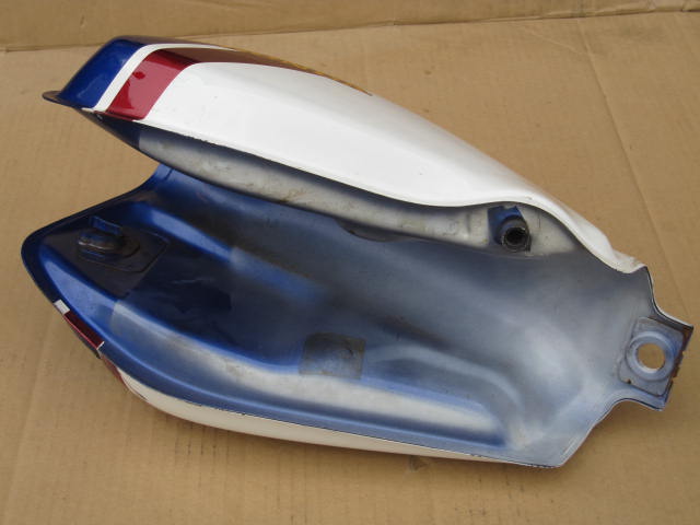 売約済み】FTR223のタンクが入荷しました。 | バイクパーツのジャンク