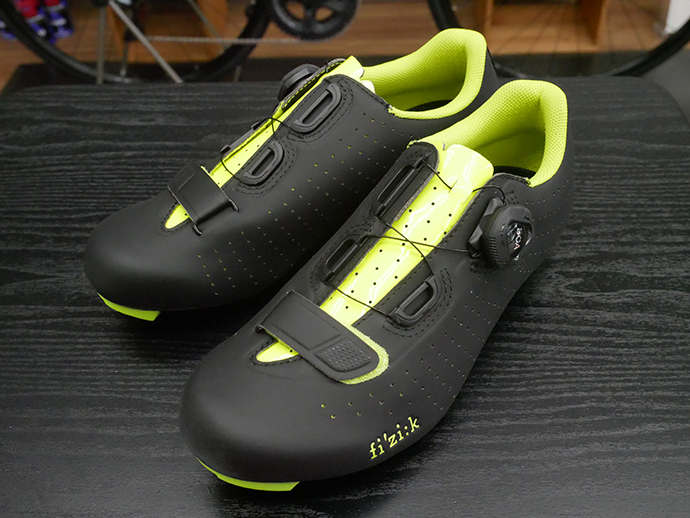 フィジーク シューズ TEMPO R5 OVERCURVE ブラック/イエロー