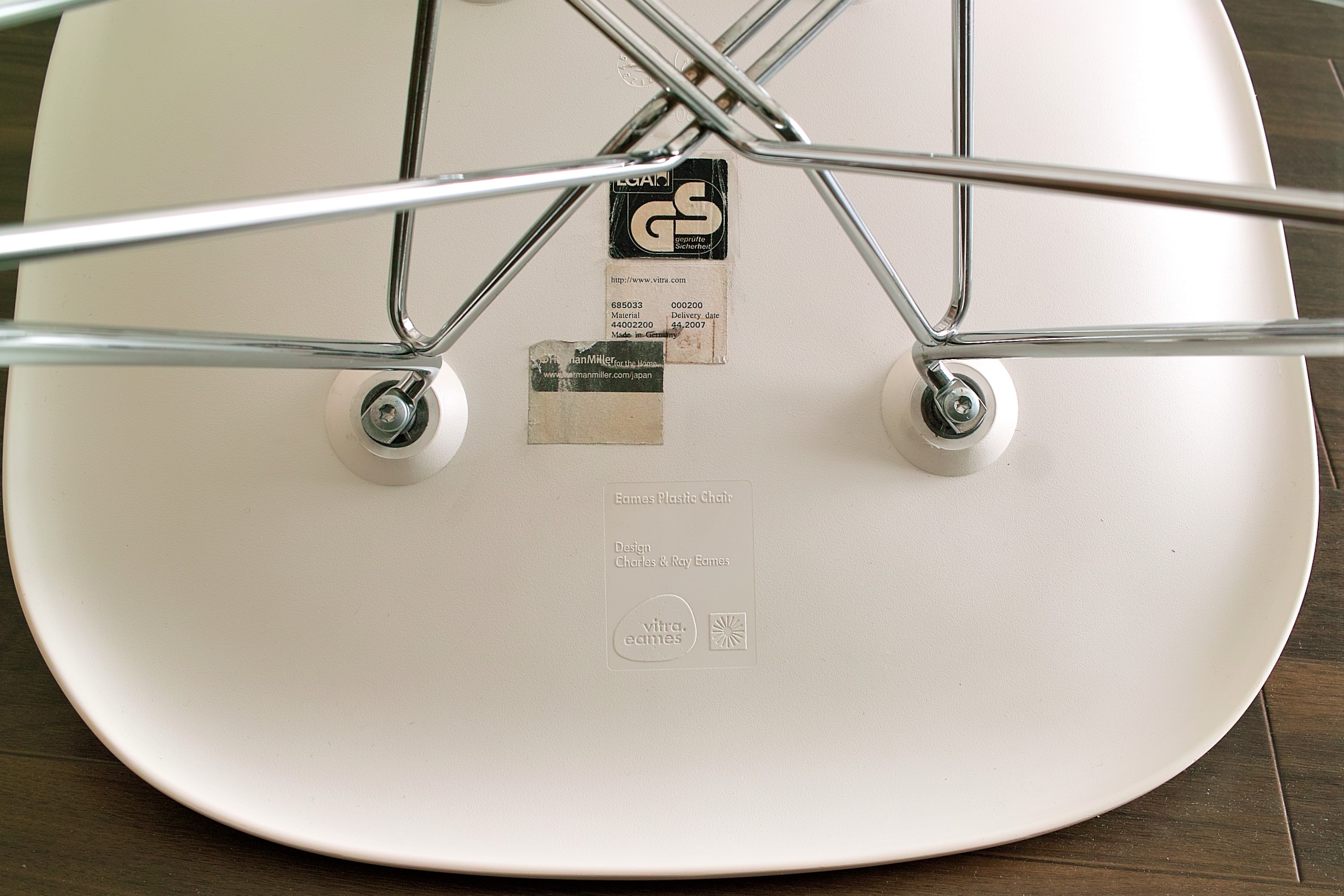 No.6352「Vitra製サイドシェルチェア：イームズ」SOLD | ボルトナット