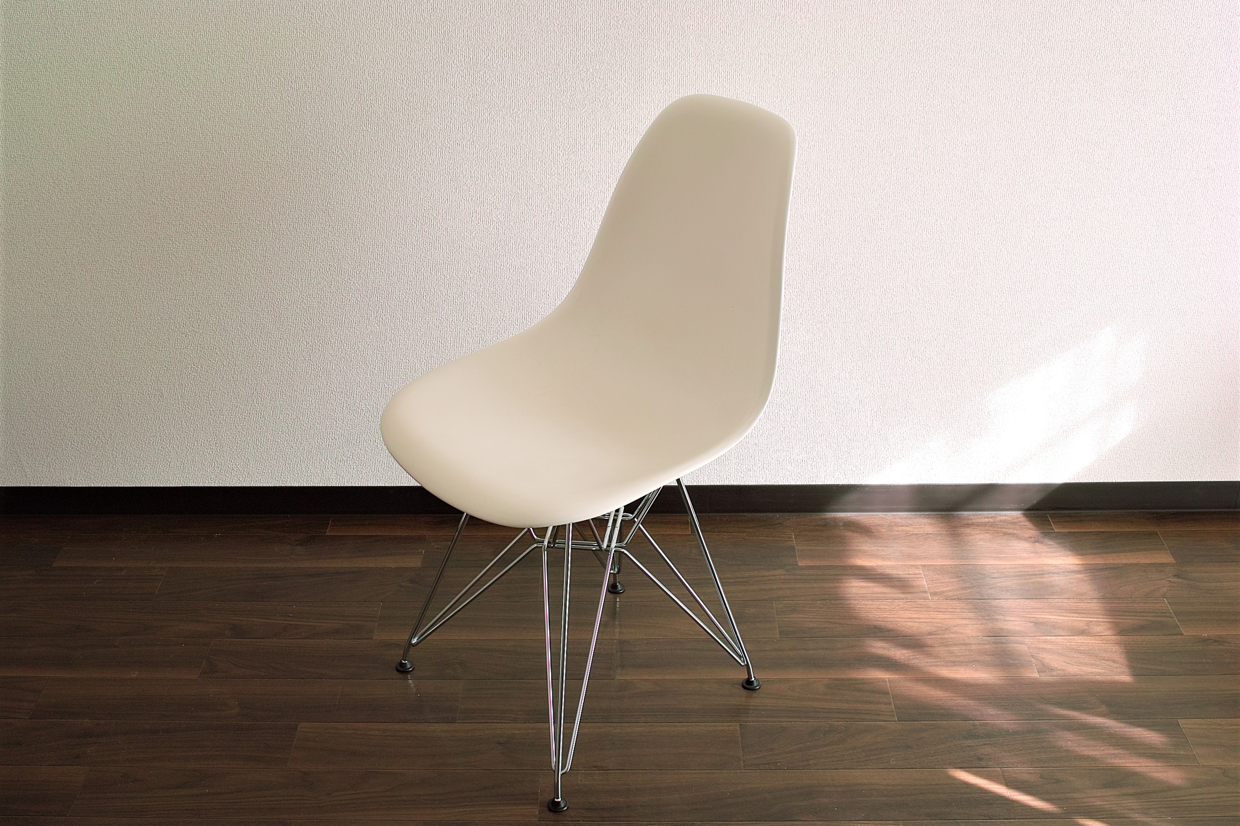 No.6352「Vitra製サイドシェルチェア：イームズ」SOLD | ボルトナット