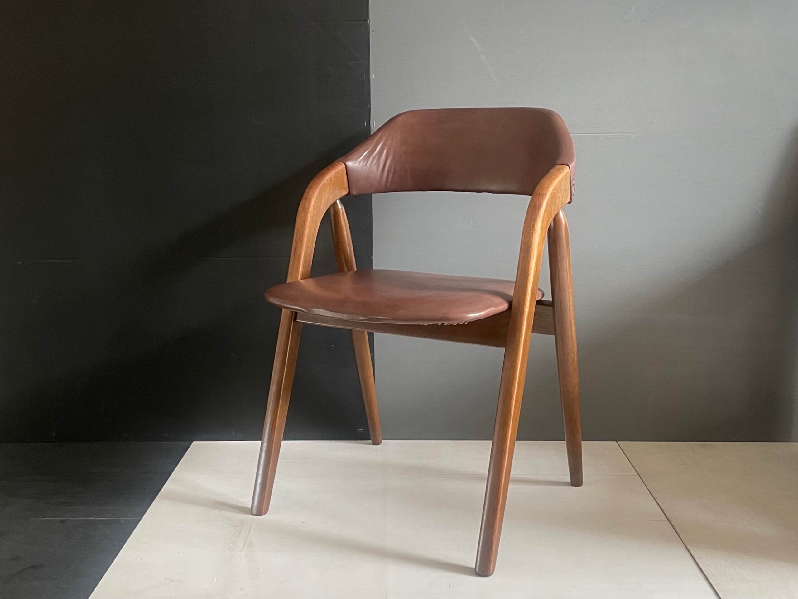 No.9844「ダイニング アーム チェア：辻木工」SOLD | ボルトナット