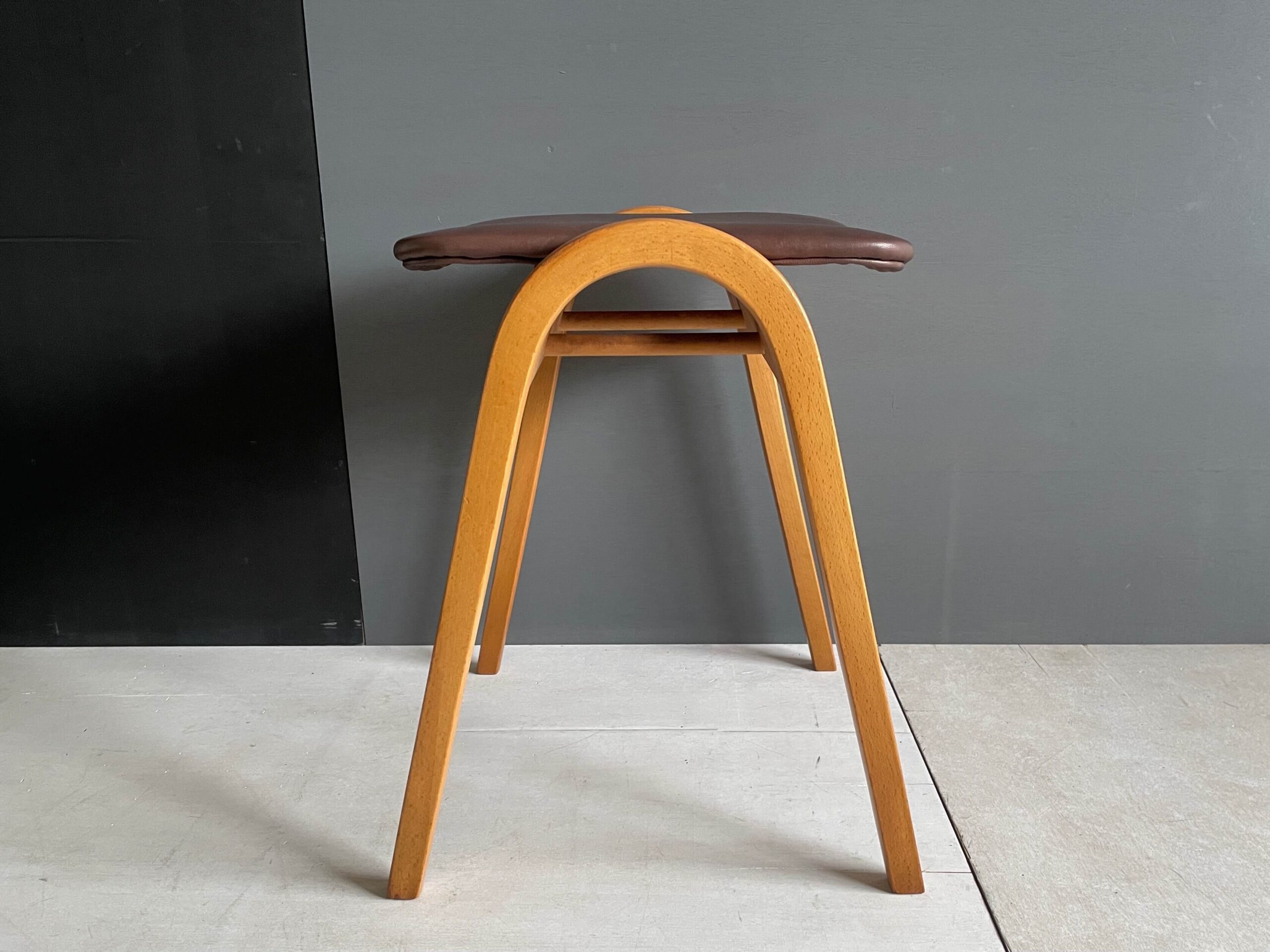 No.10106E「秋田木工スツール〈No.202〉本革/ブラウン：剣持勇」SOLD