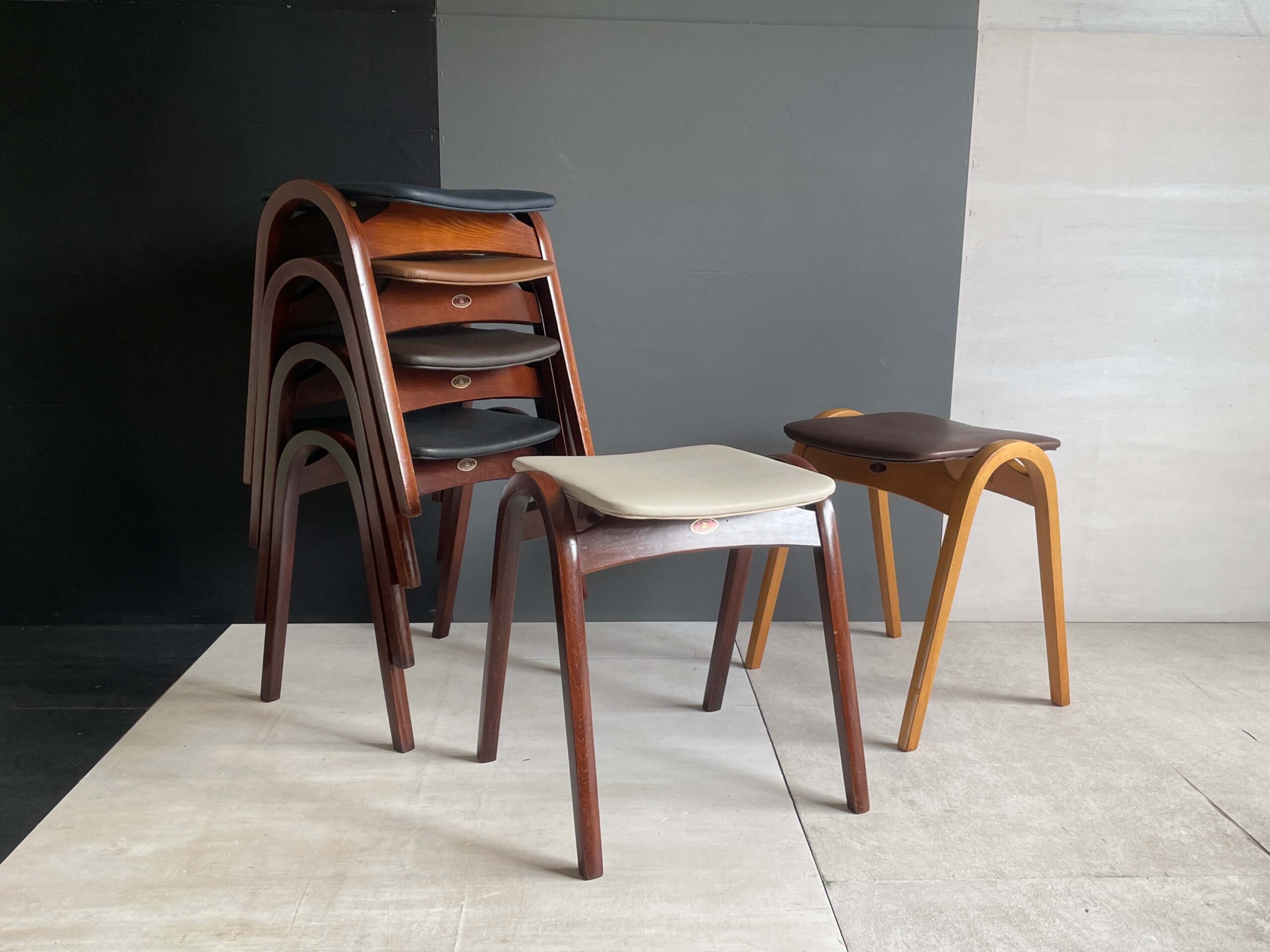 No.10106E「秋田木工スツール〈No.202〉本革/ブラウン：剣持勇」SOLD