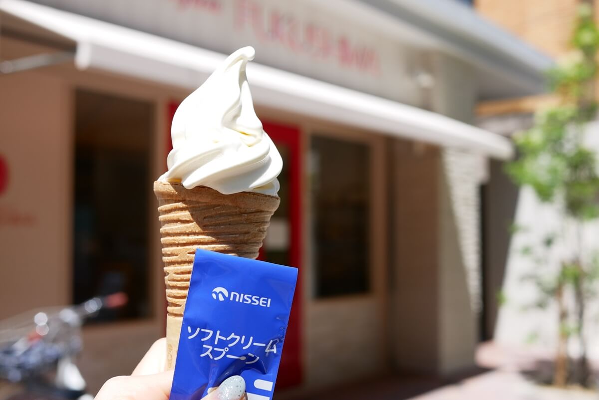 梅田】日世の直営 ソフトクリーム専門店シルクレームでクレミアを食べ