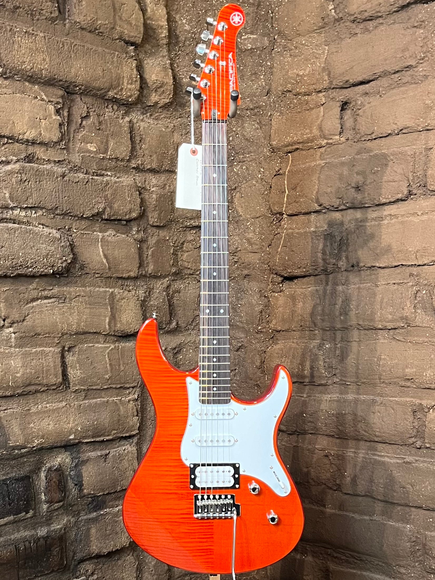 Yamaha_PAC212VFM_Pacifica_-
