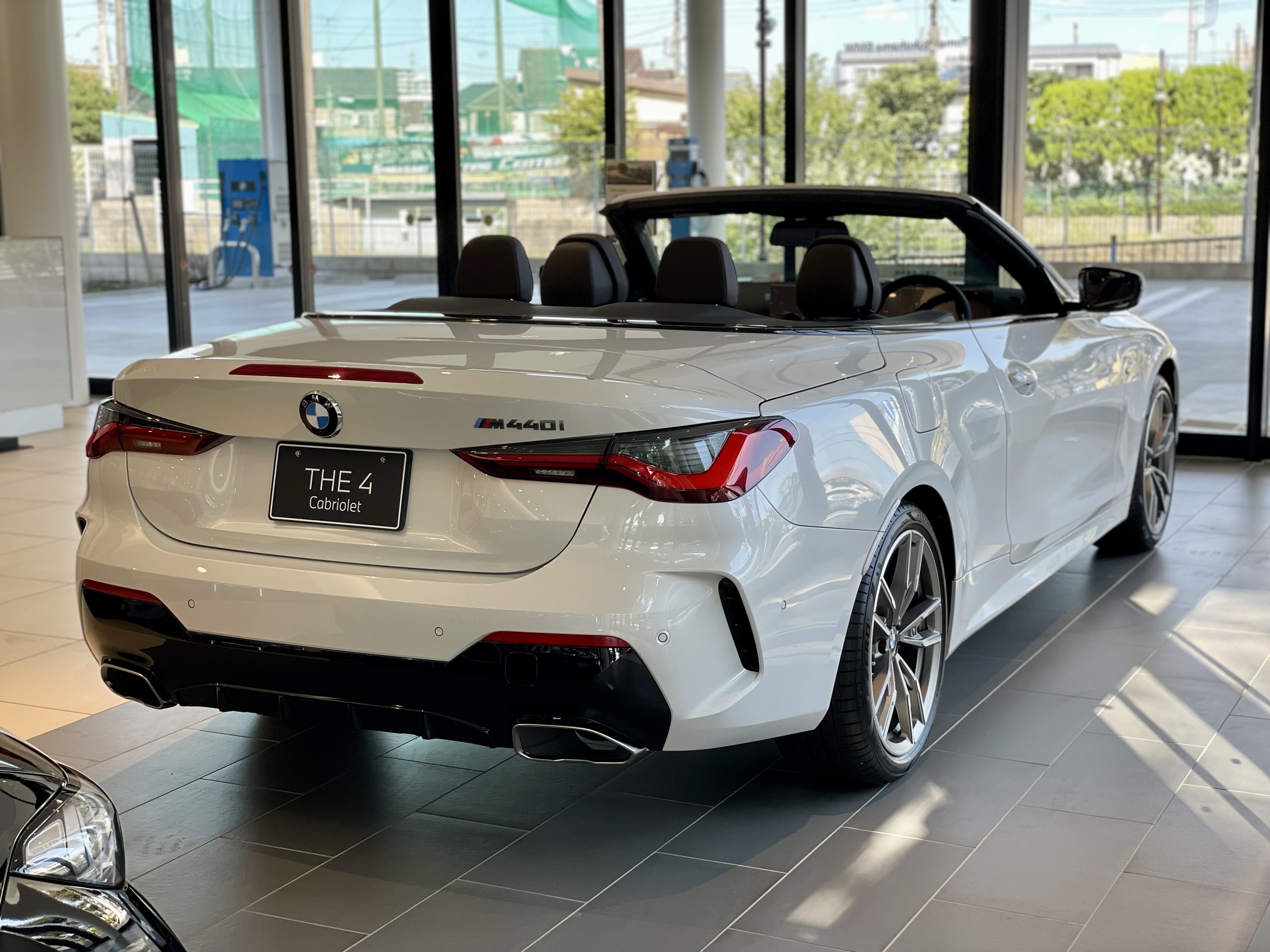 カブリオレのウィンド・ディフレクター - 三鷹・調布 BMWスタッフが