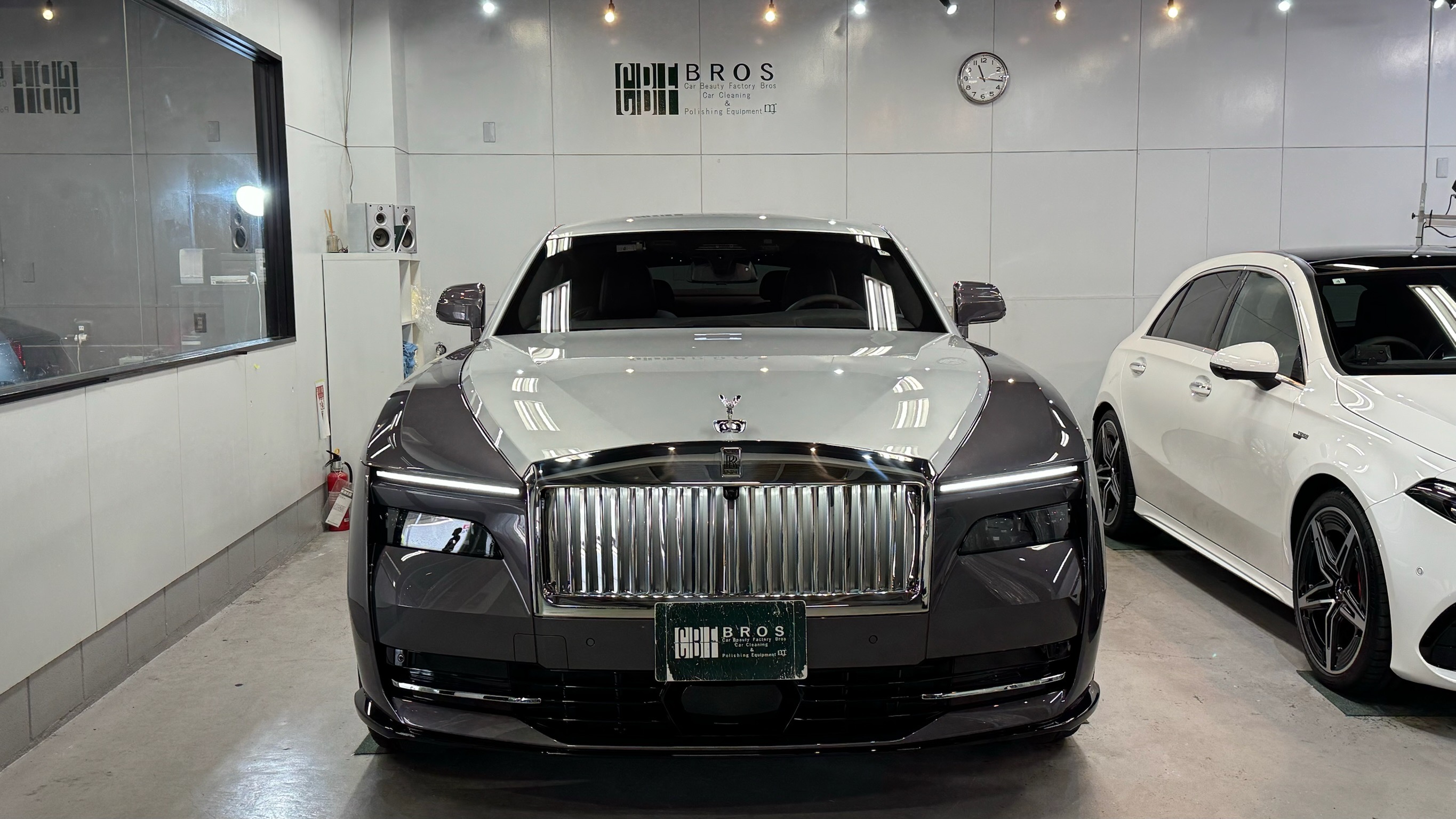 ロールスロイス・スペクターにグラフェンセラミックコーティング｜大阪