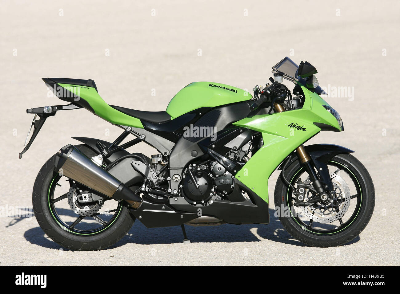 Kawasaki zx10 hi-res stock photography and images - Alamy