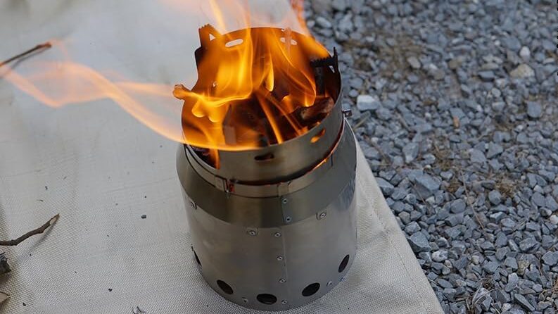 Soomloomから「チタン製二次燃焼焚き火台」登場 | キャンプレビュー