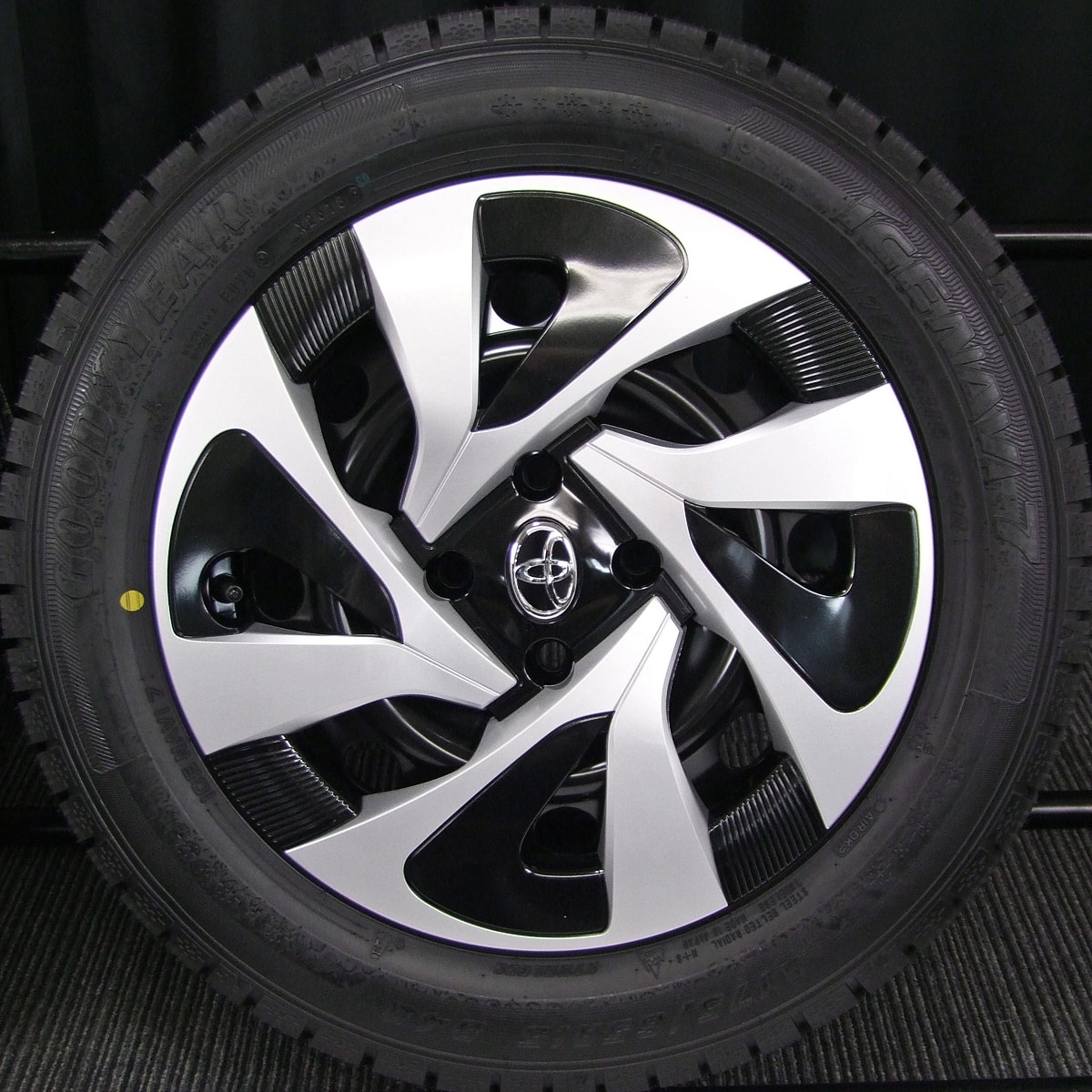 TOYOTA (トヨタ) AQUA (アクア) 純正 15×5.5J(+45)PCD100-4H 新車外し