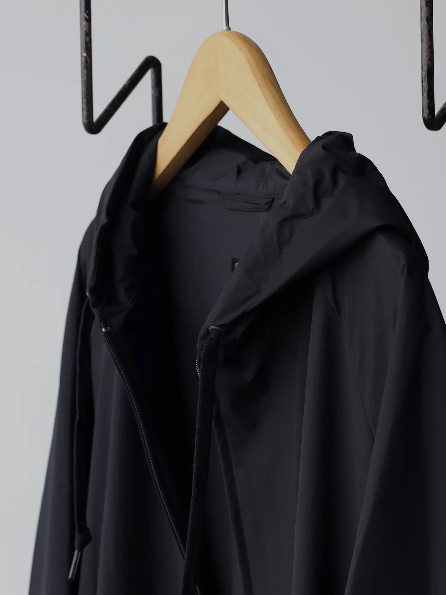 COMOLI レインコート BLACK | CASANOVA&CO (カサノヴァアンドコー