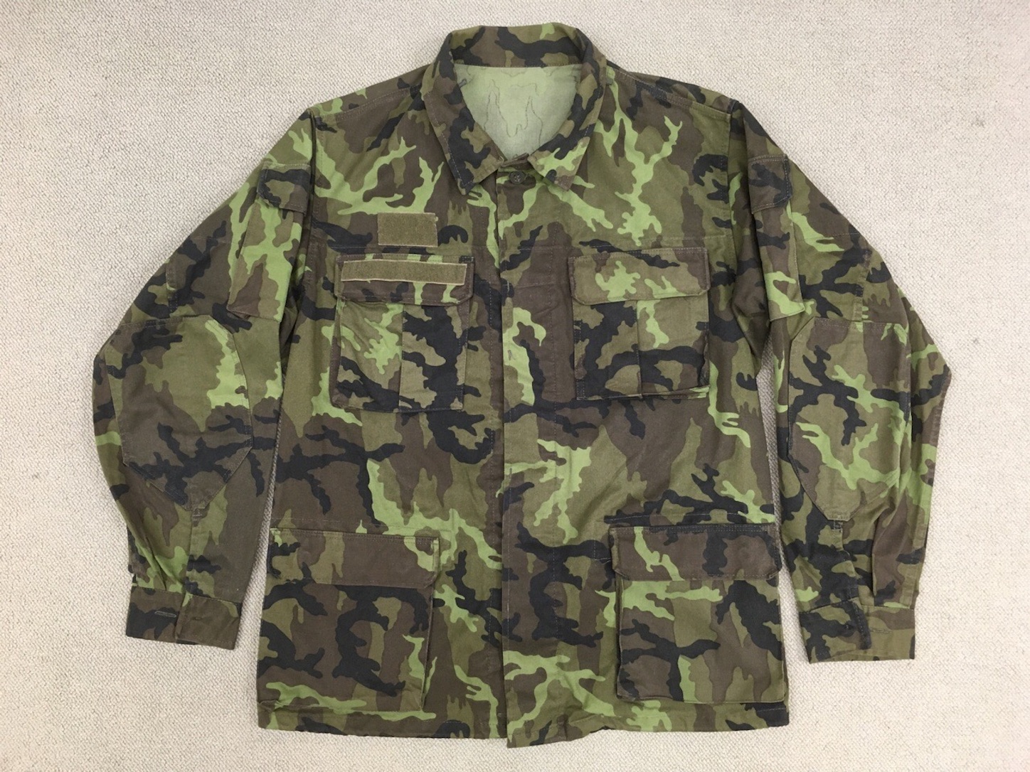 日本でも効果大？【チェコの軍服】陸軍M95迷彩ジャケット（リーフ