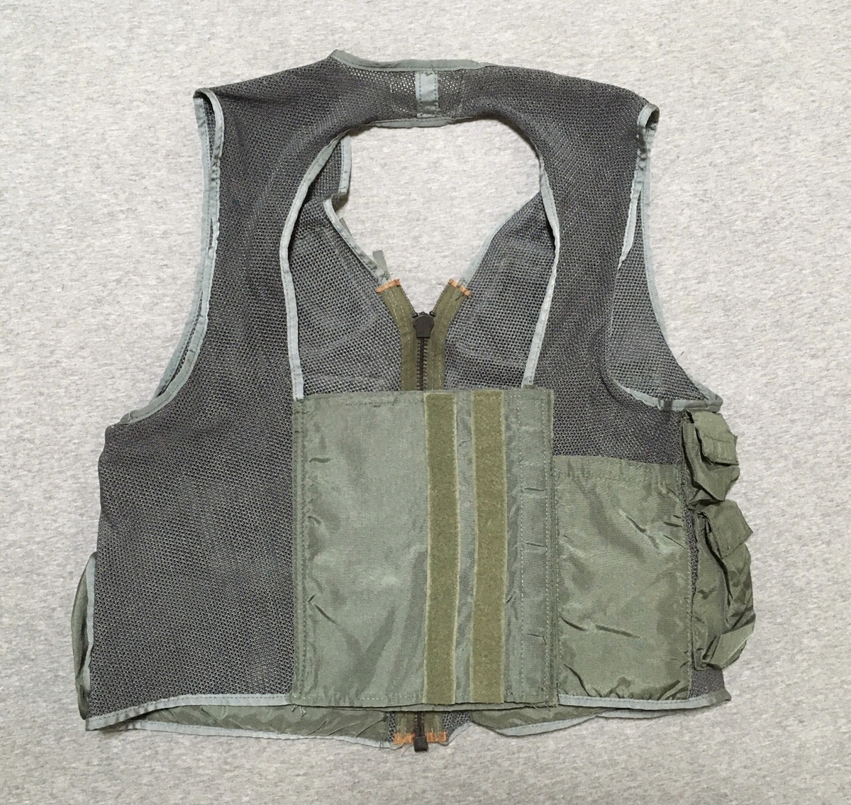 便利なベストです！【アメリカの軍服】空軍パイロットサバイバルベスト