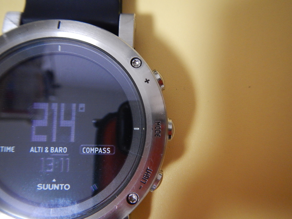 SUUNTO 【コア ブラッシュドスチール】 レビュー - 埼玉県川越発～お