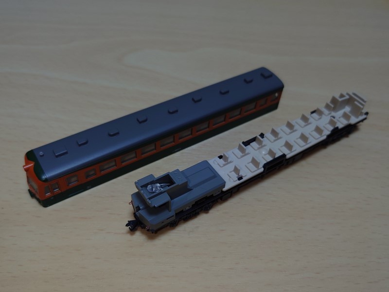 鉄道模型 KATO 80系電車のヘッドライトを電球色に - しんこのブログ