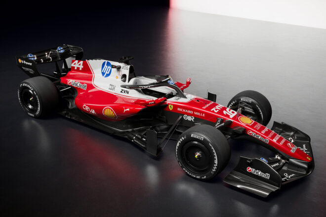 フェラーリ、F1モナコGP仕様のホワイトのレーシングスーツを発表