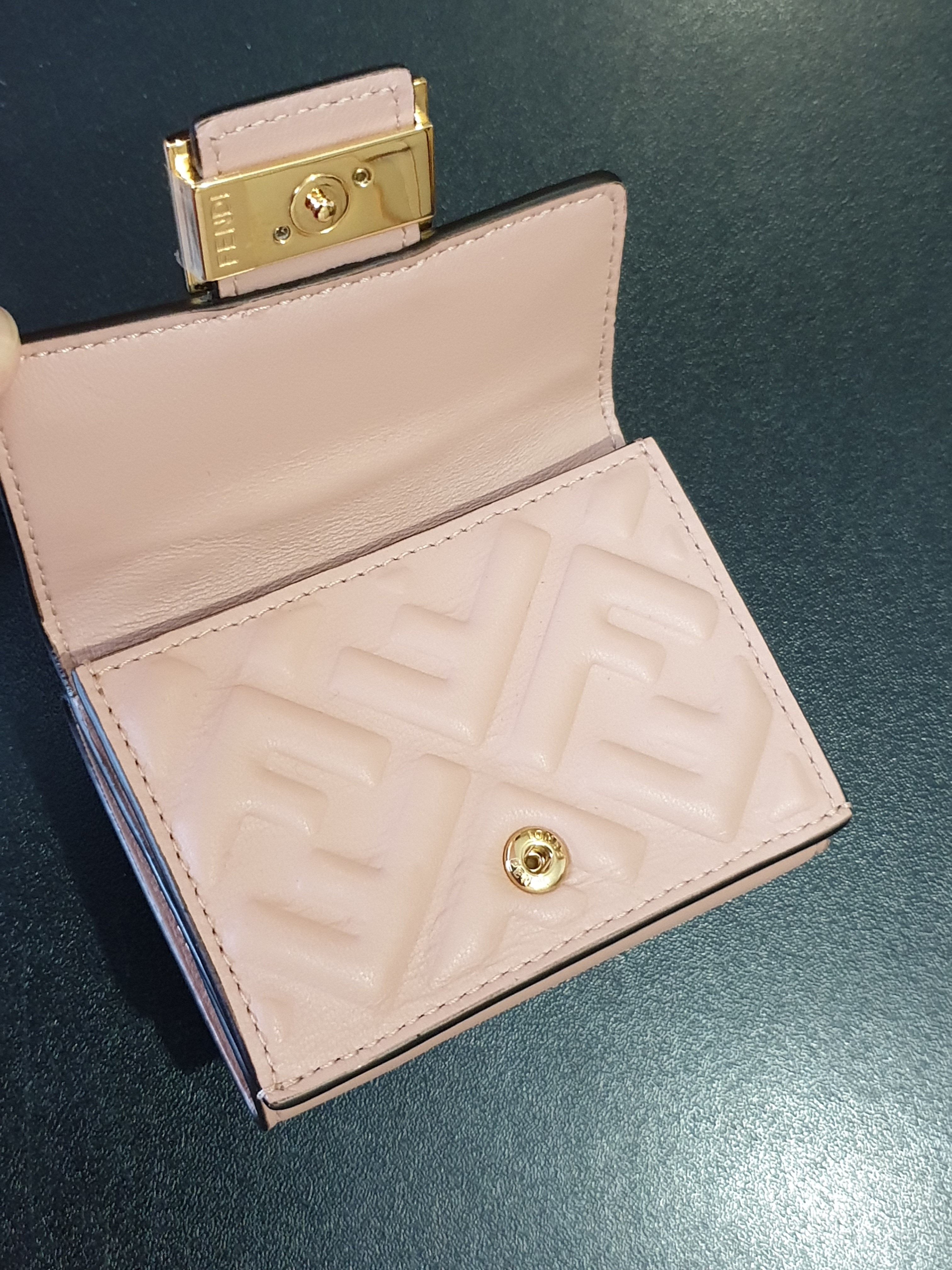 FENDI三つ折り♪ラムレザーミニ財布♪FFズッカ柄 ピンク (FENDI