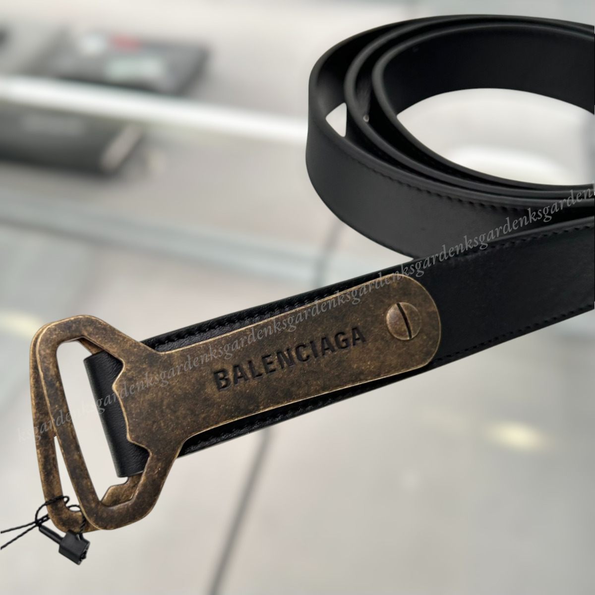 すぐ届く！BALENCIAGA ボトルオープナー D RING ベルト (BALENCIAGA