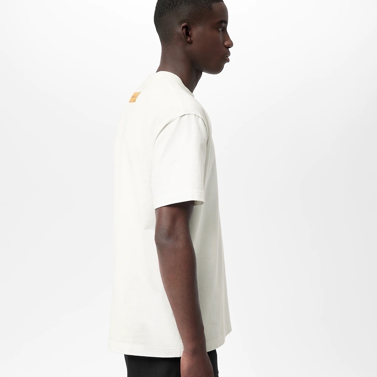 在庫僅か！定番大人気【ルイヴィトン】エンボスLV Tシャツ ロゴ (Louis