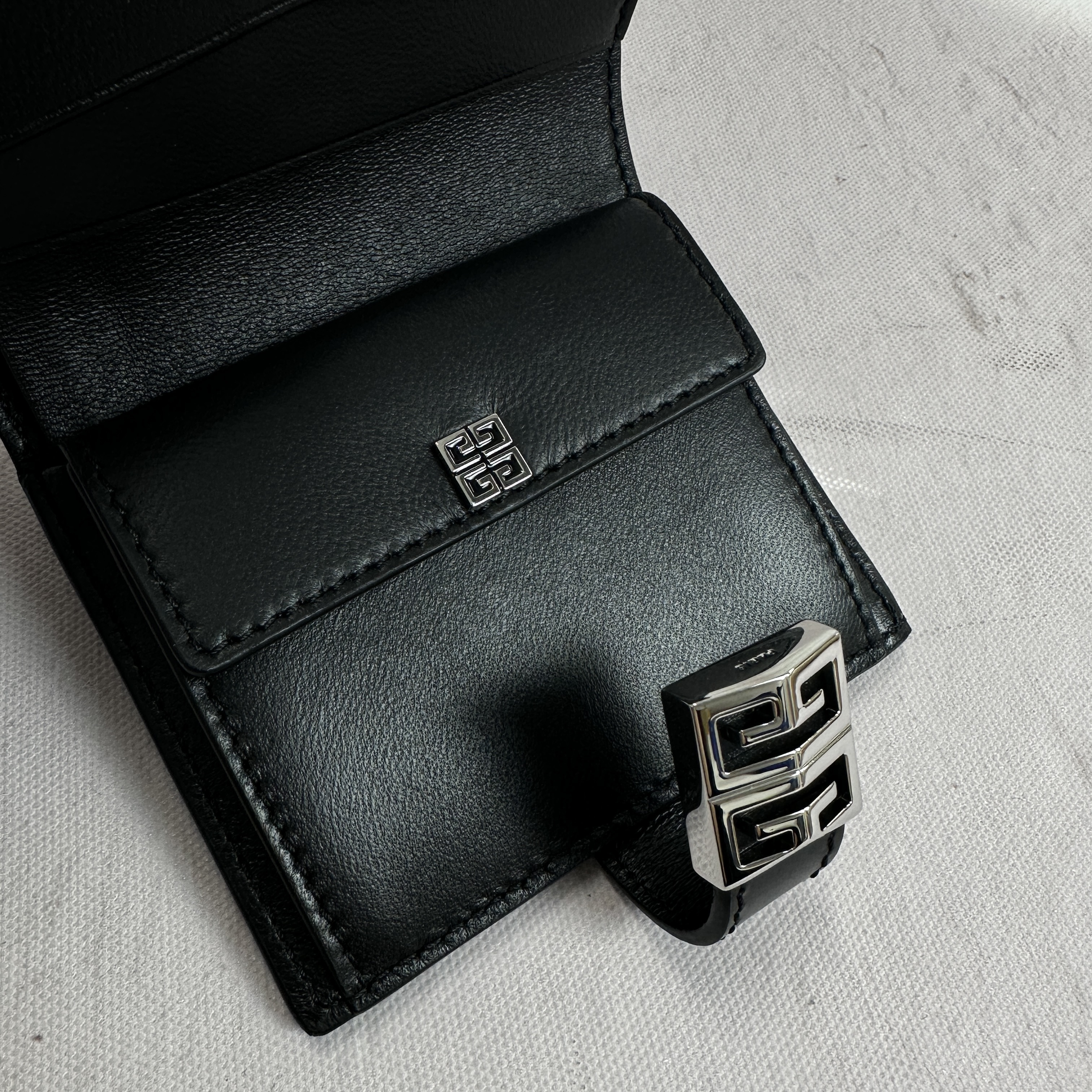 ☆【GIVENCHY】☆ボックスレザー スモール 4G ウォレット☆ (GIVENCHY