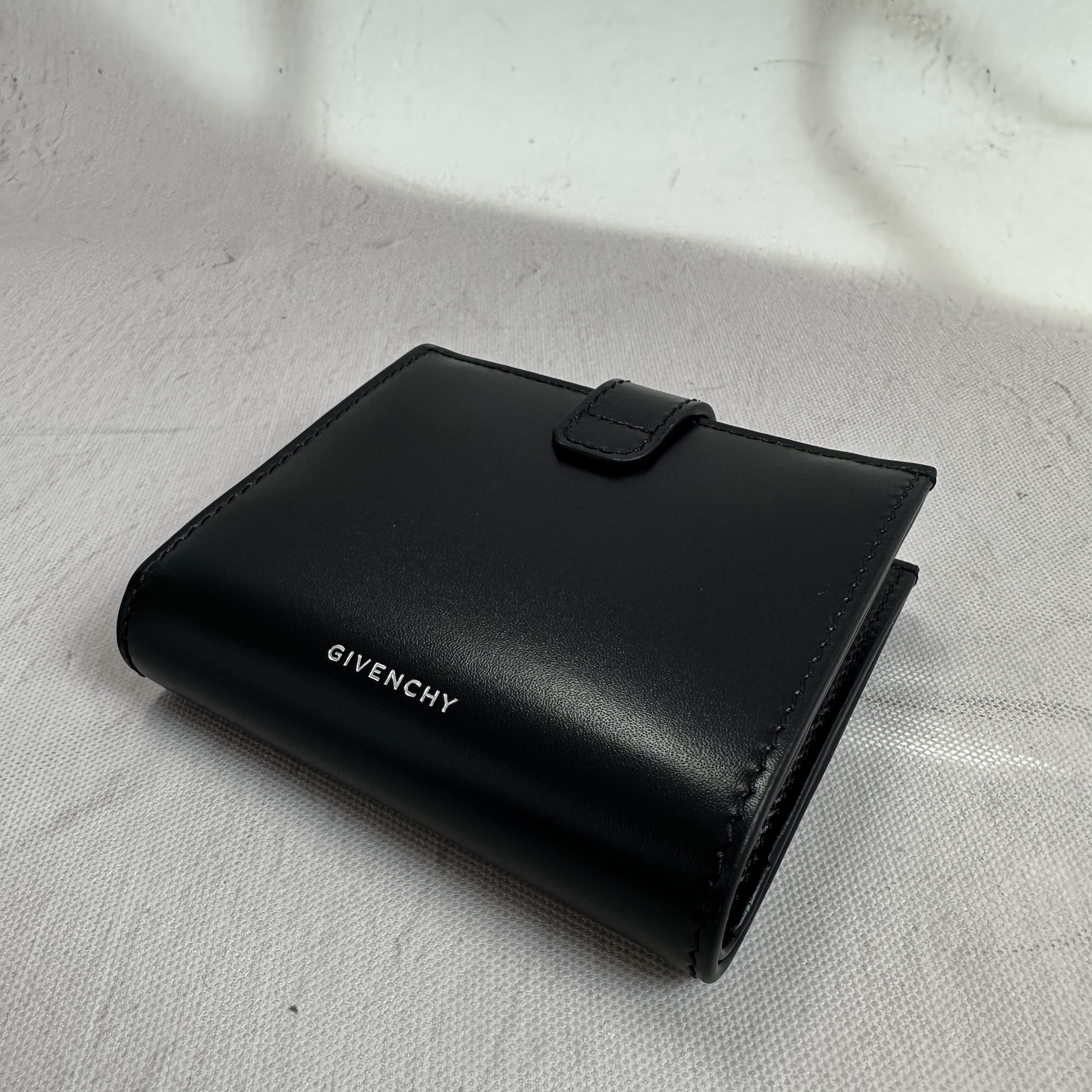 ☆【GIVENCHY】☆ボックスレザー スモール 4G ウォレット☆ (GIVENCHY