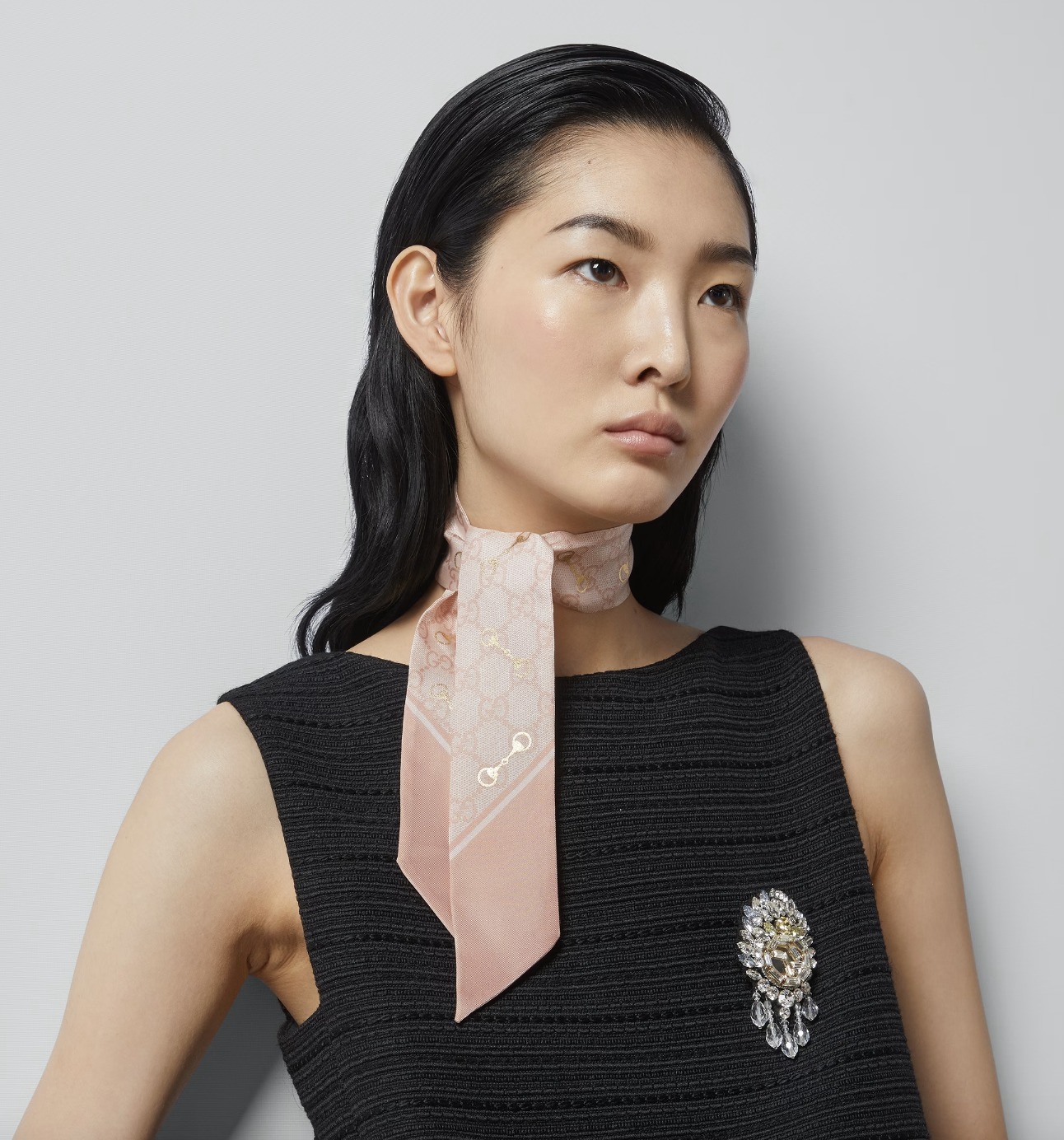 国内発送☆GUCCI】ホースビット GGプリント シルク ネックボウ (GUCCI