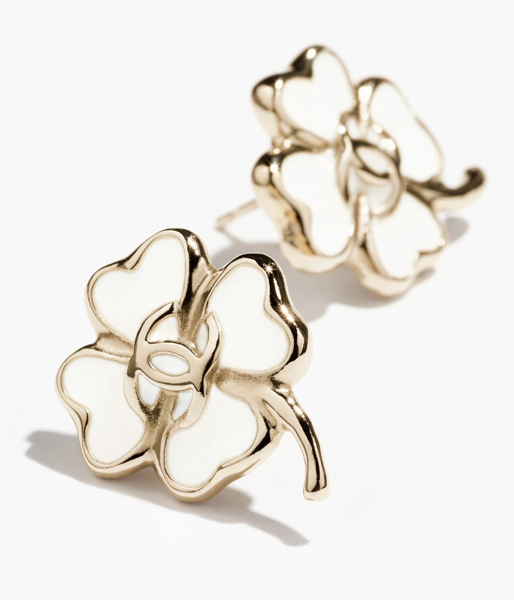 大人可愛いアクセサリー☆》CHANEL CCロゴ ピアス クローバー (CHANEL