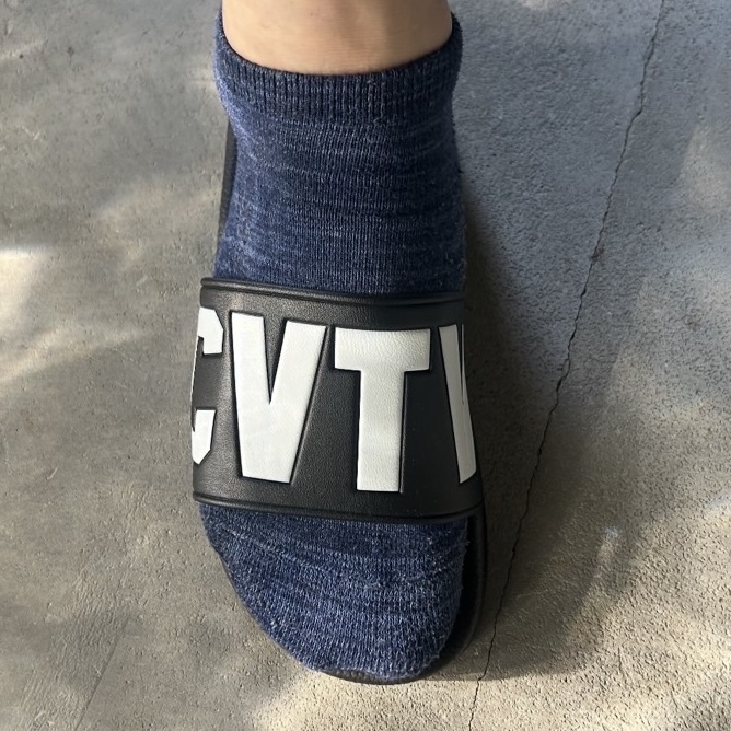 ロゴが目を惹く】CVTVLIST カタリスト デザインサンダル (サンダル