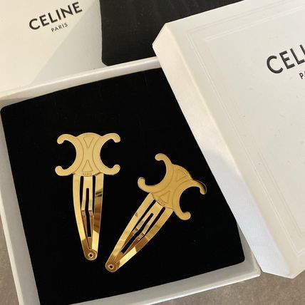 国内品切れ続出！CELINE(セリーヌ)トリオンフモチーフのヘア