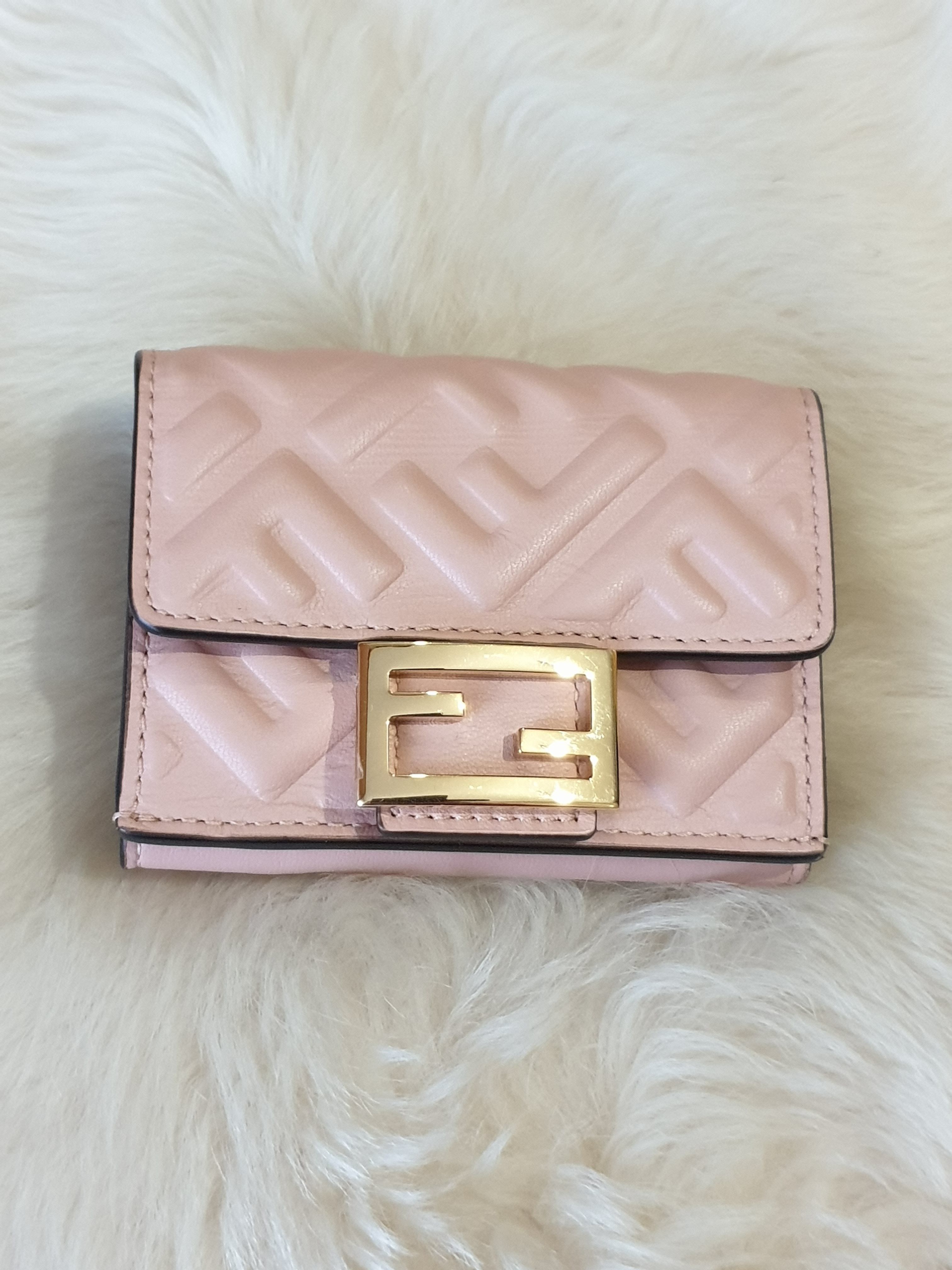 FENDI三つ折り♪ラムレザーミニ財布♪FFズッカ柄 ピンク (FENDI