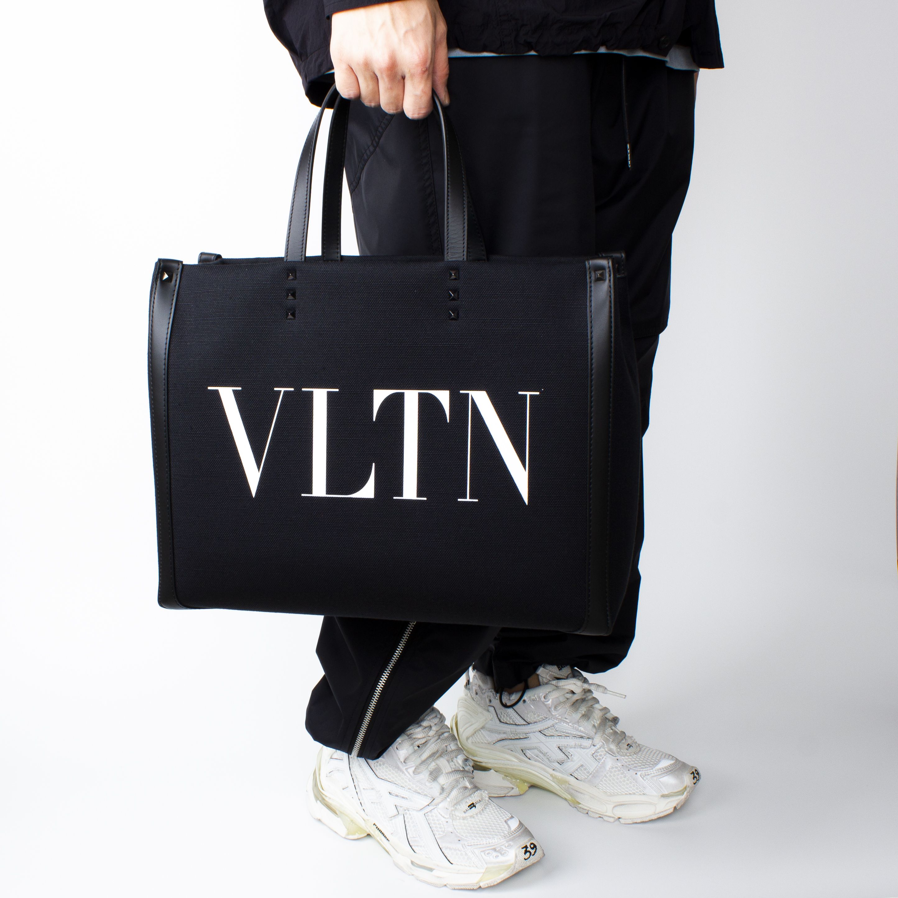 関税送料込- VALENTINO VLTN トートバッグ エコラボ ミディアム