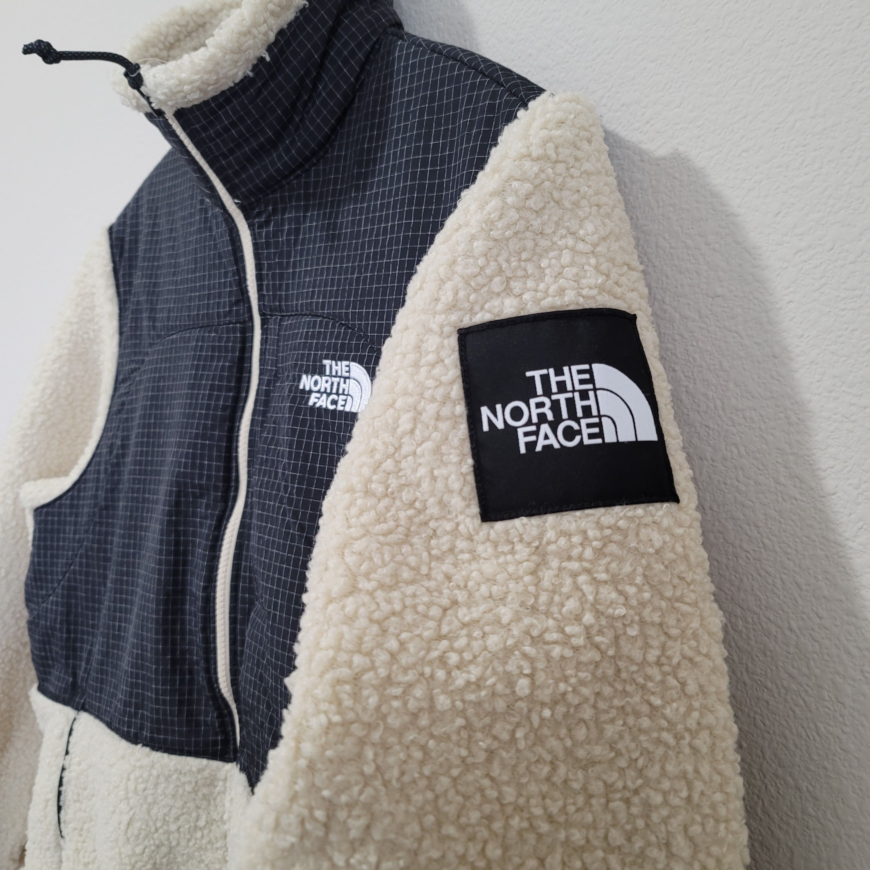 THE NORTH FACE 人気の袖ロゴもこもこ フリース 襟がカワイイ♪ (THE