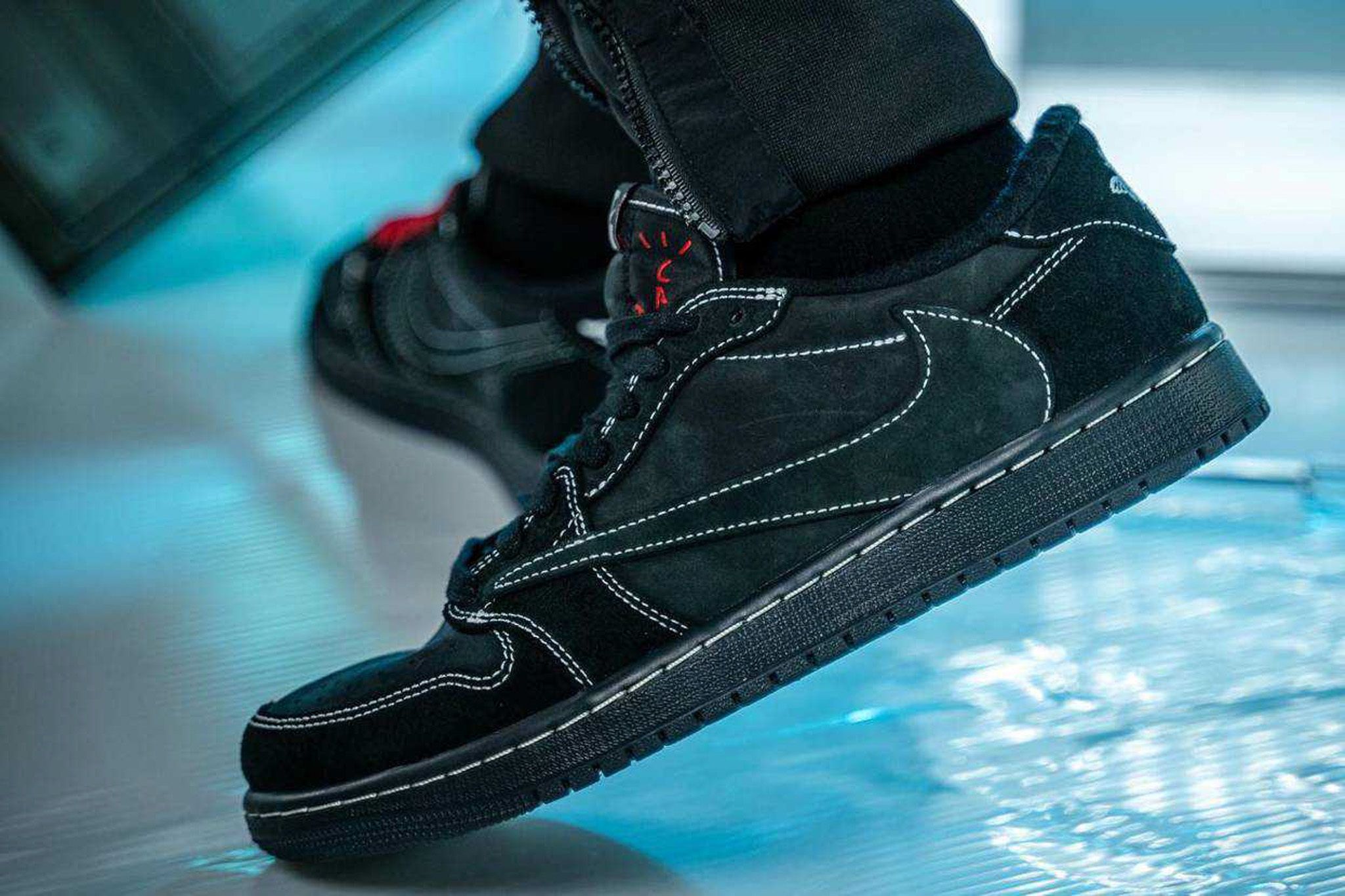 Travis Scott × Nike / Jordan 1 Low Black Phantom (Nike/スニーカー