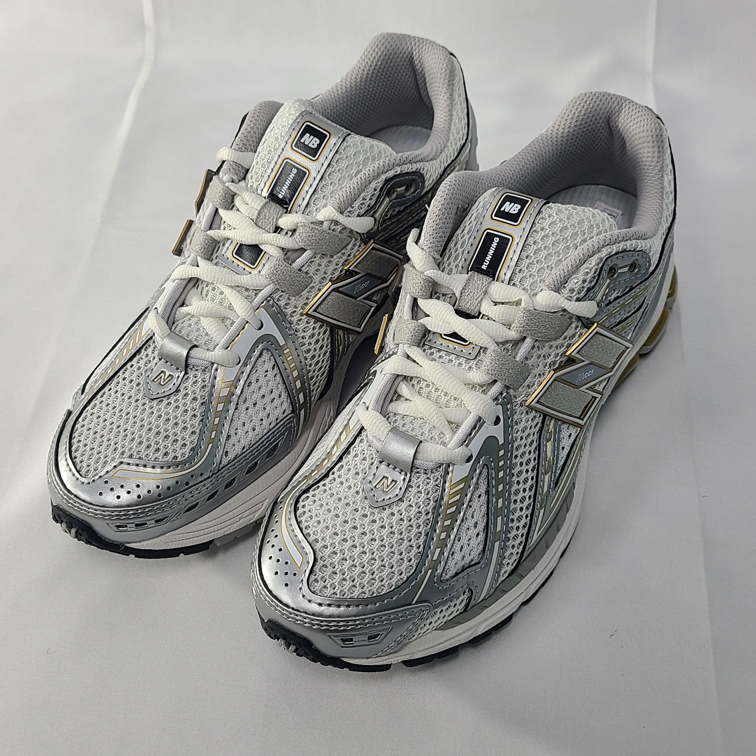 New Balance】1906R ホワイトメタリックシルバー (New Balance