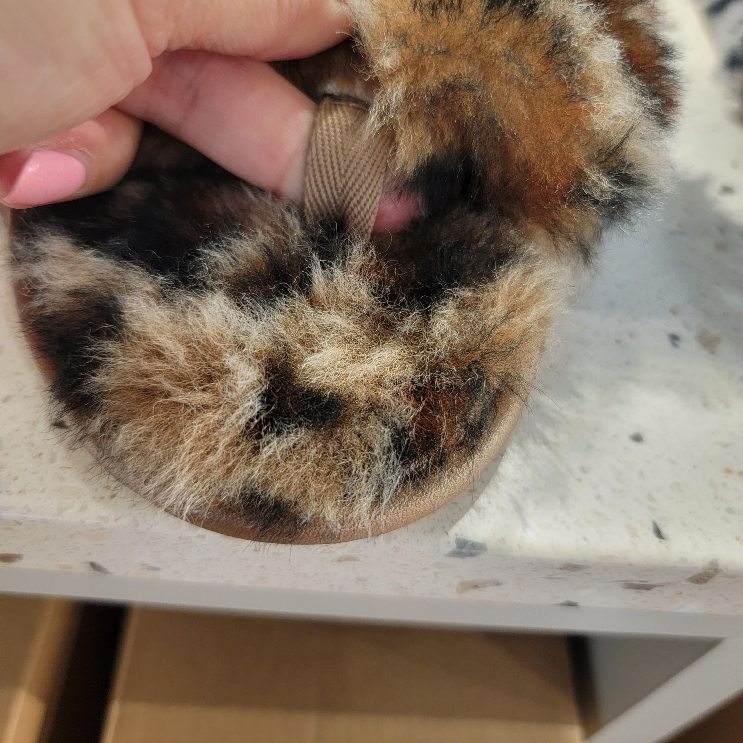 セール【UGG】ヒョウ柄 ファー スライド☆ サラっと履きこなして (UGG