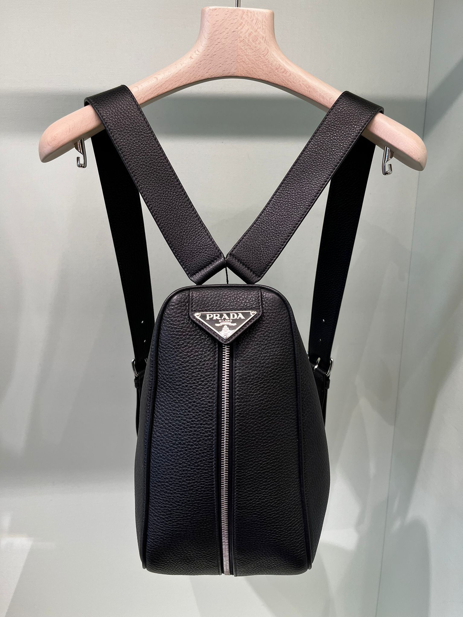 PRADA☆セール！三角ロゴ トライアングルレザーリュック 2VZ099 (PRADA