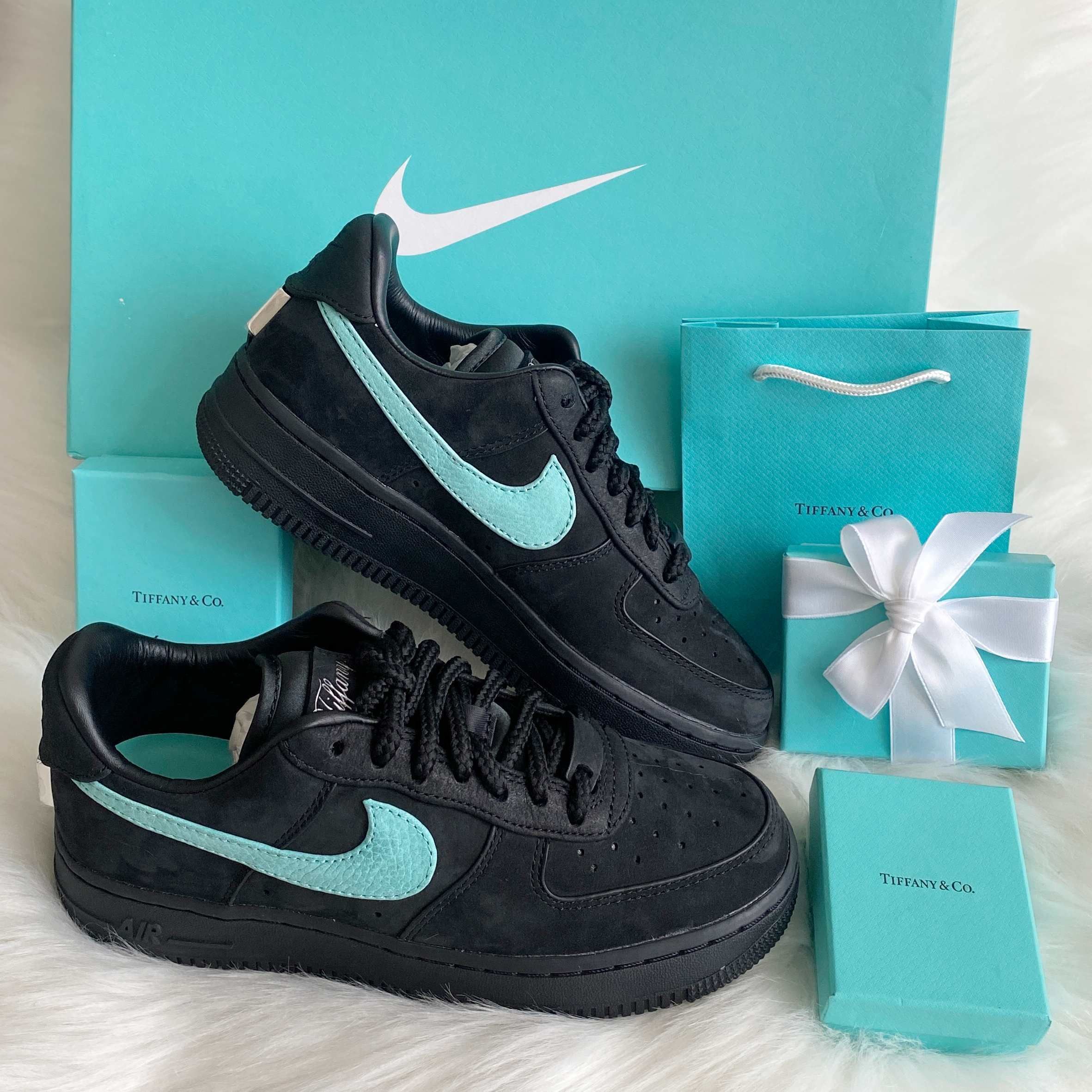 ☆NIKE x TIFFANY☆送関込☆世界中を震撼させた話題のコラボ☆ (Nike