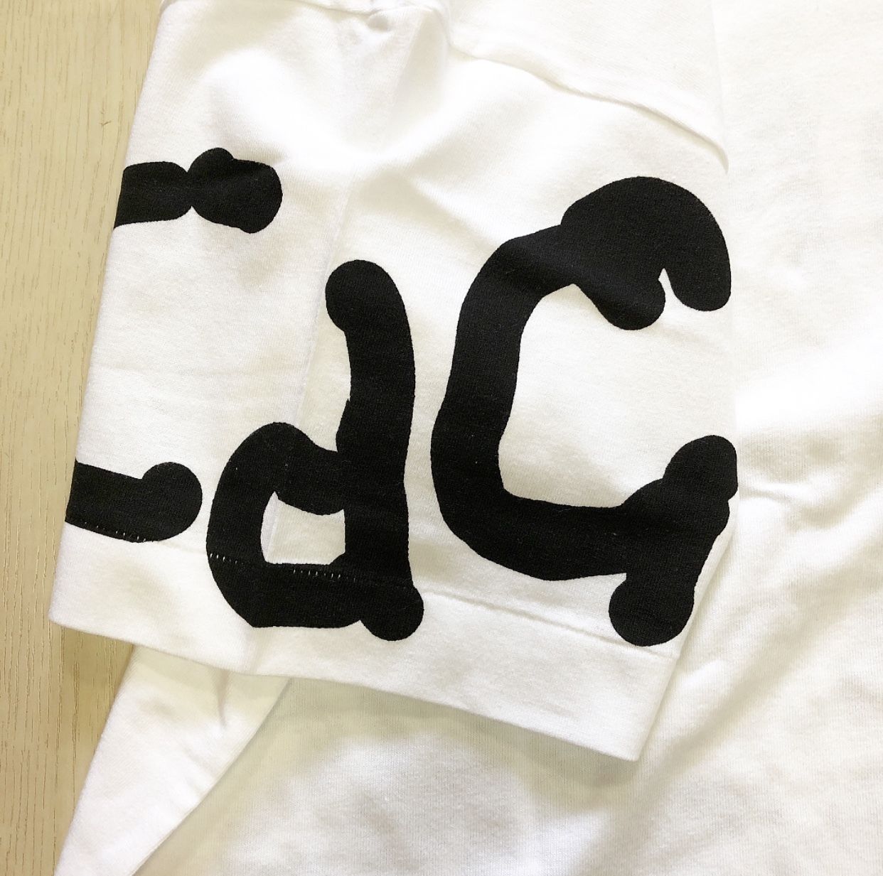 希少 青山本店限定 コムデギャルソン 手書きロゴTシャツ (COMME des