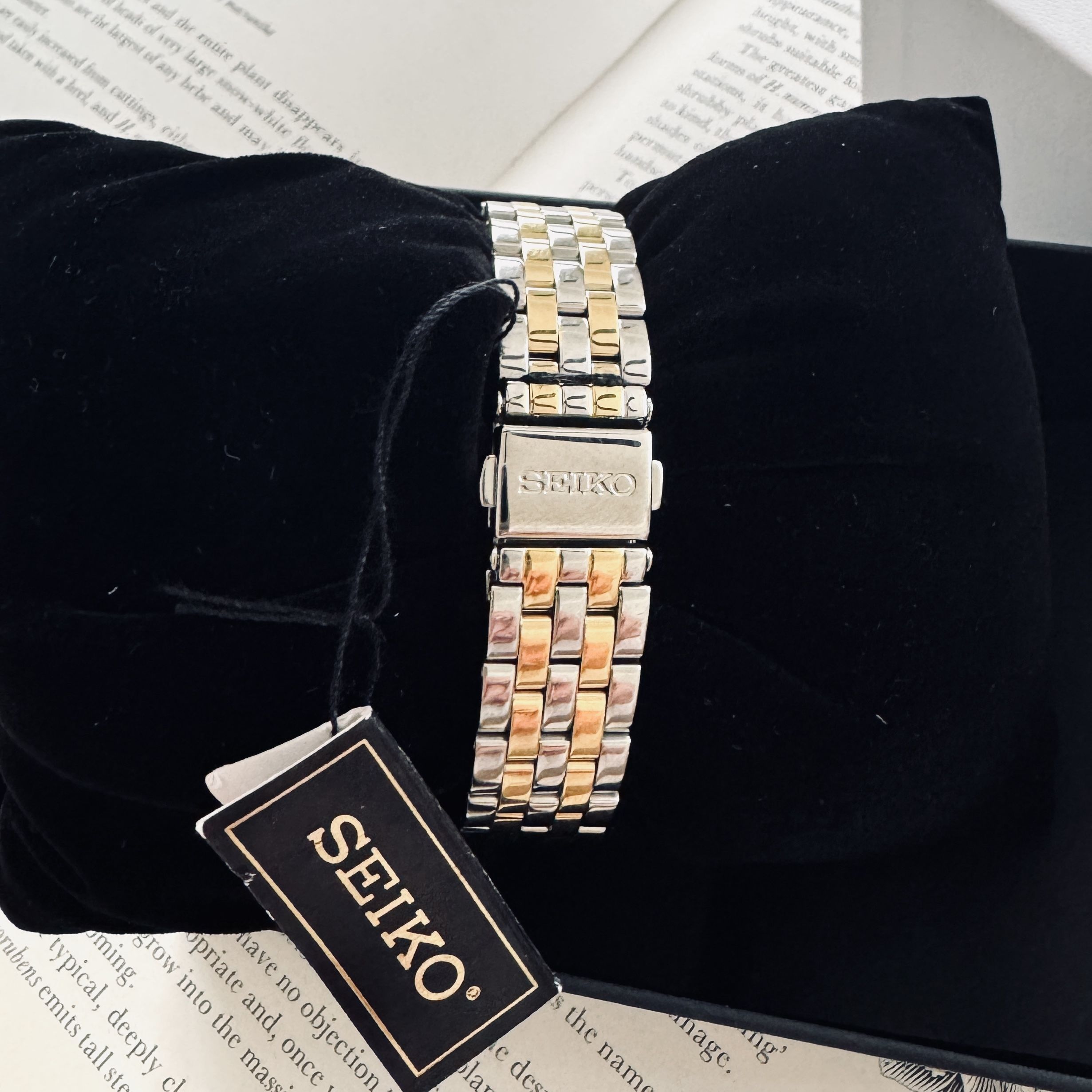 ☆逆輸入☆SEIKO ESSENTIALS TWO-TONE STAINLESS LADIES WATCH (SEIKO