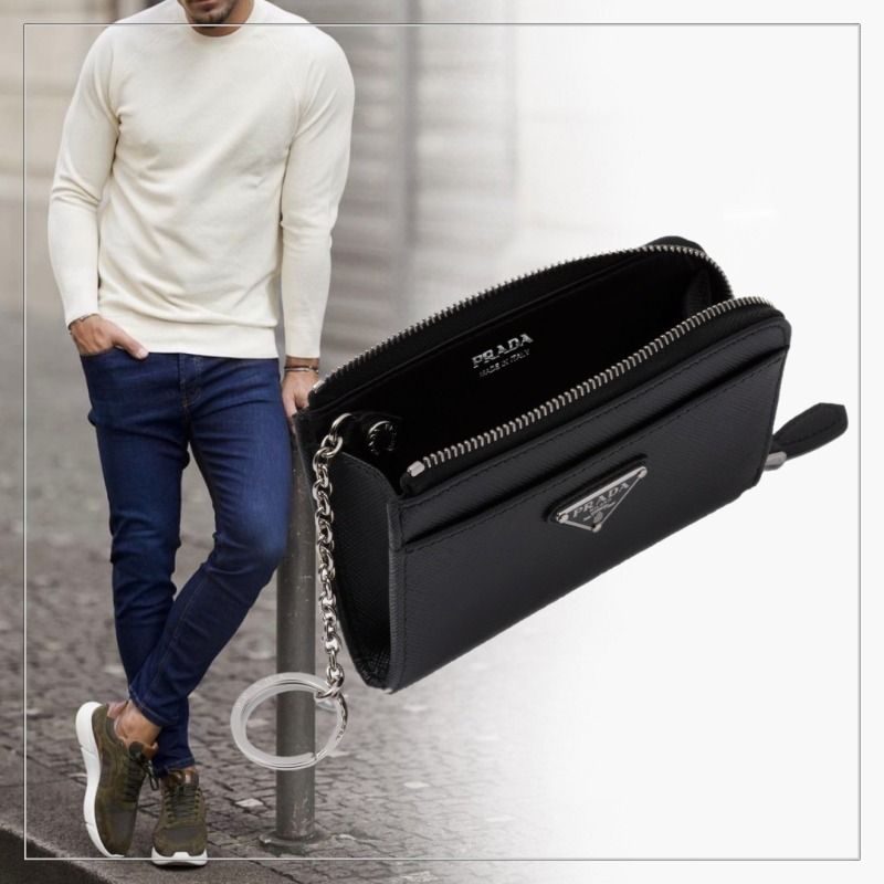 話題 PRADA◇サフィアーノレザー キーケース カードスロット付 (PRADA