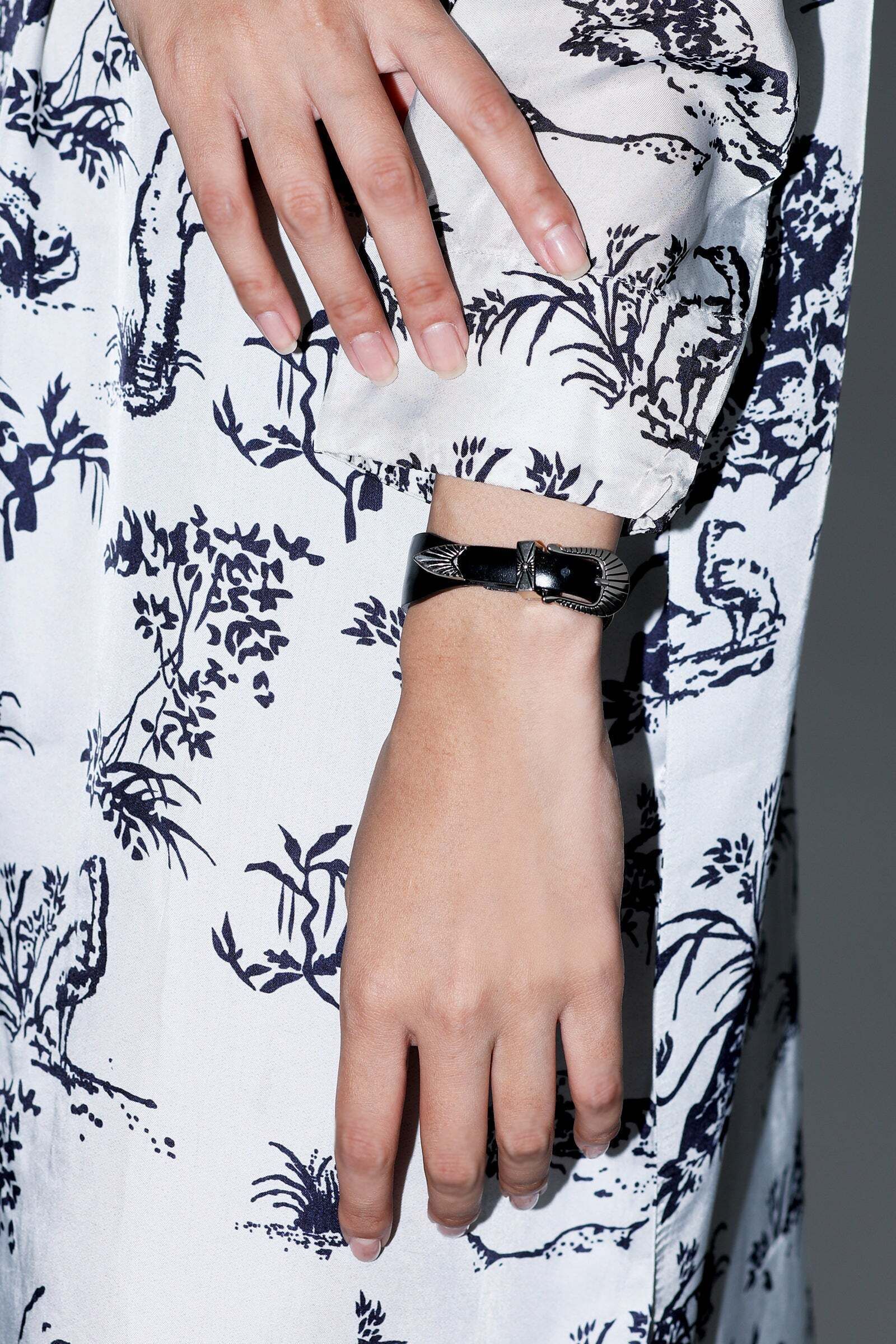 TOGA TOO METAL BANGLE 1 (TOGA/ブレスレット) TZ261-AK506【BUYMA】
