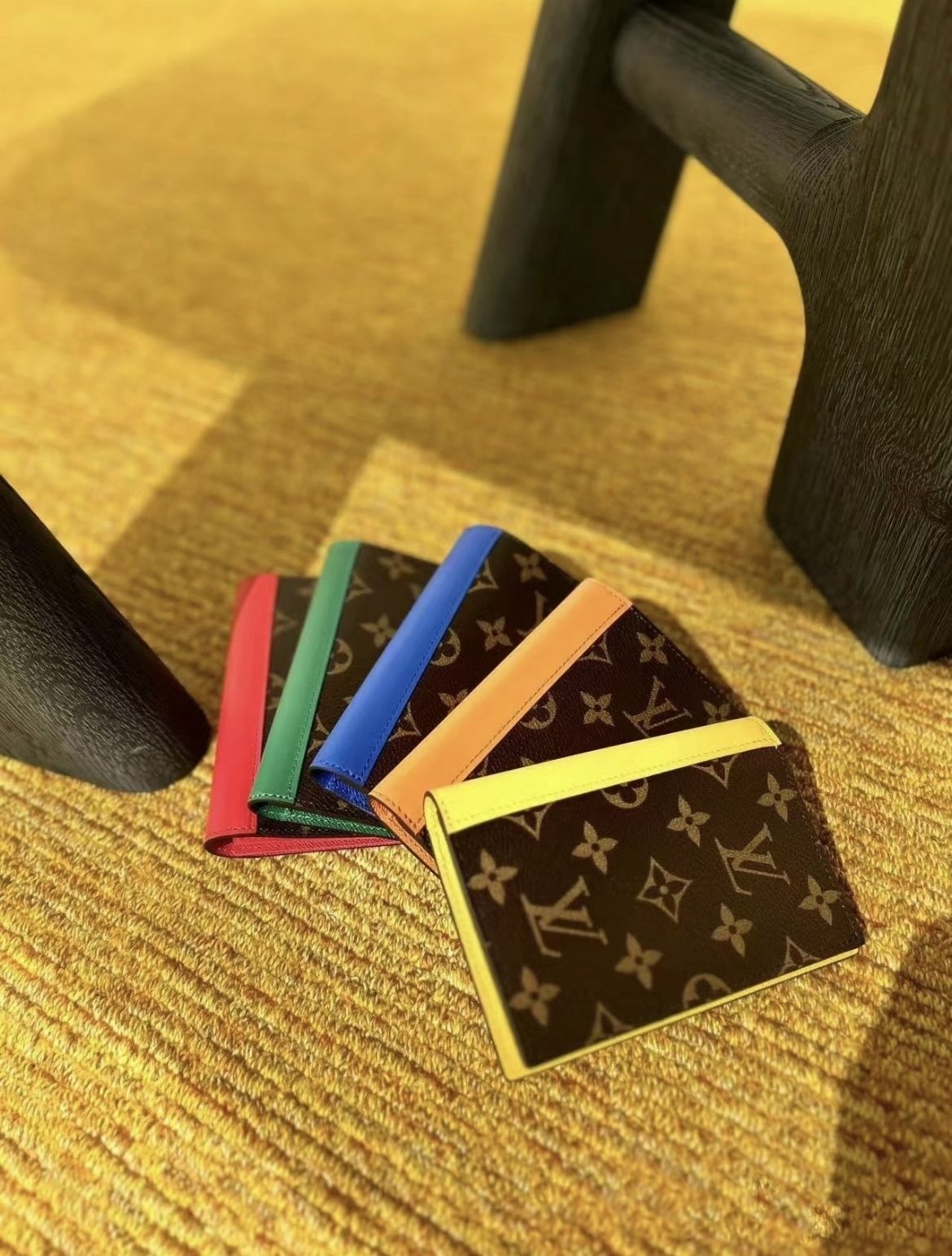鮮やかカラーがお洒落】LouisVuitton☆パスポートケース (Louis