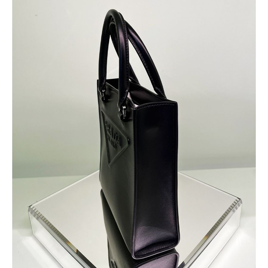 セール】プラダ☆レザー ハンドバッグ エンボスロゴ☆1BA333 (PRADA